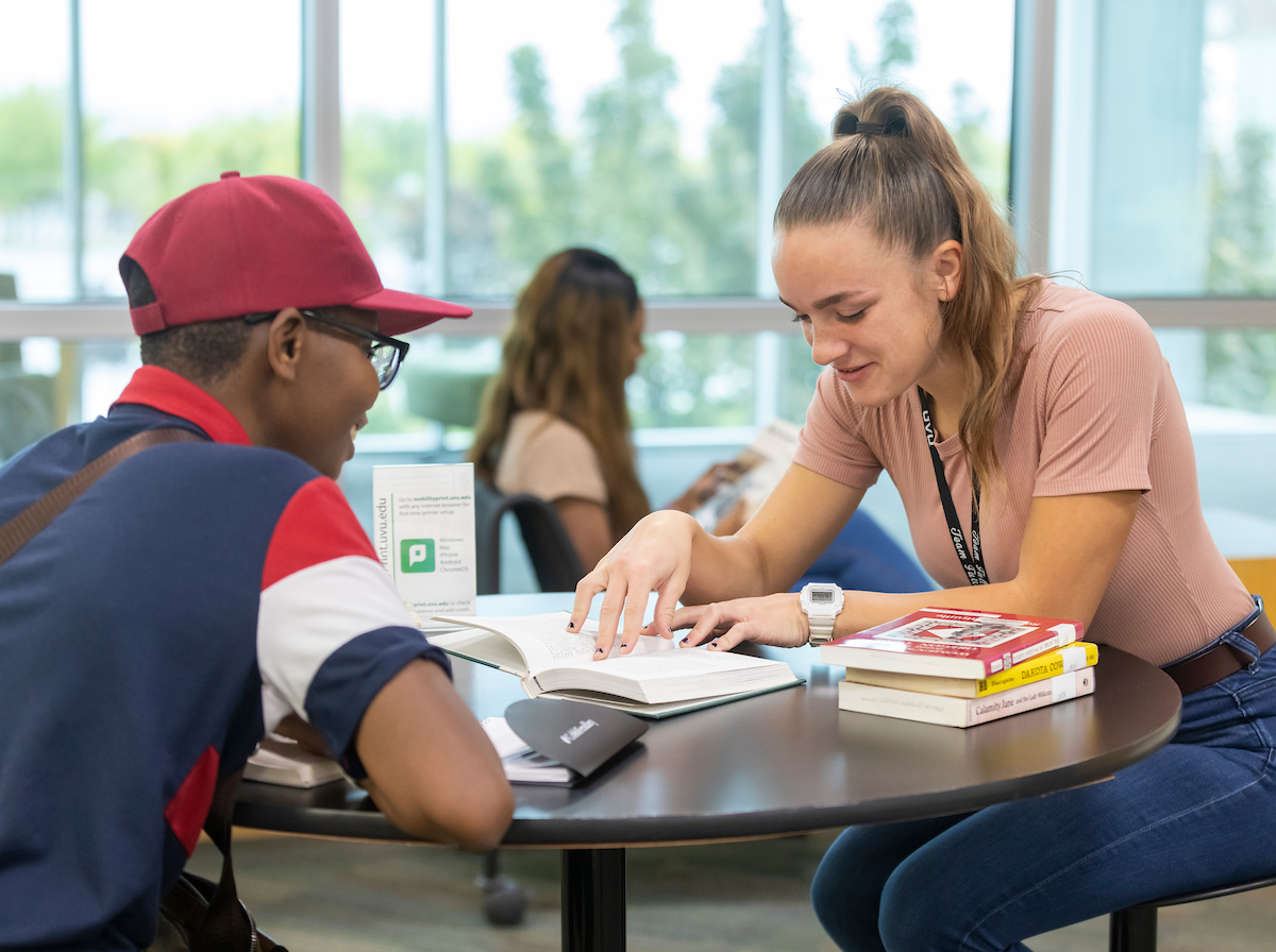 students in the tutoring lab