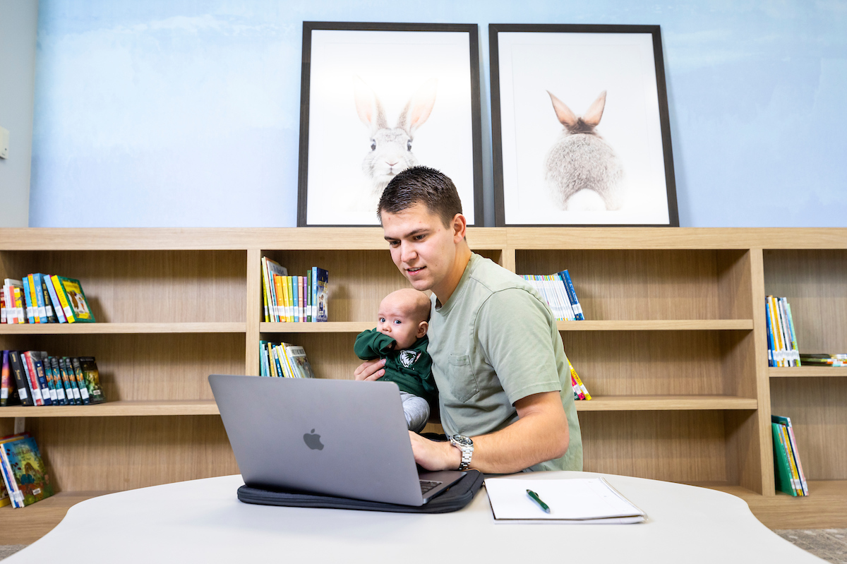 Image of a parent and their child using the Family Study room