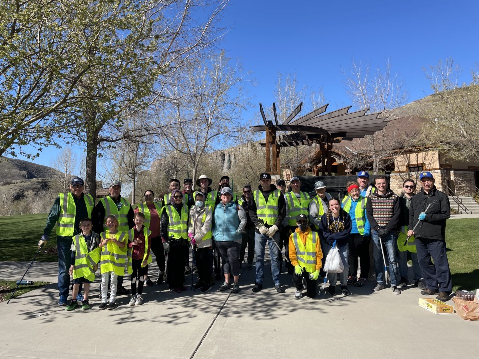 Group picture of provo canyon volunteers